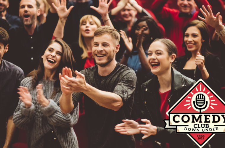 Publiek en comedian in de informele sfeer van Comedy Club Down Under in Castellum Theater